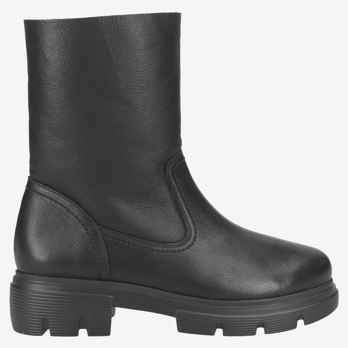 Ankle boot with lambskin