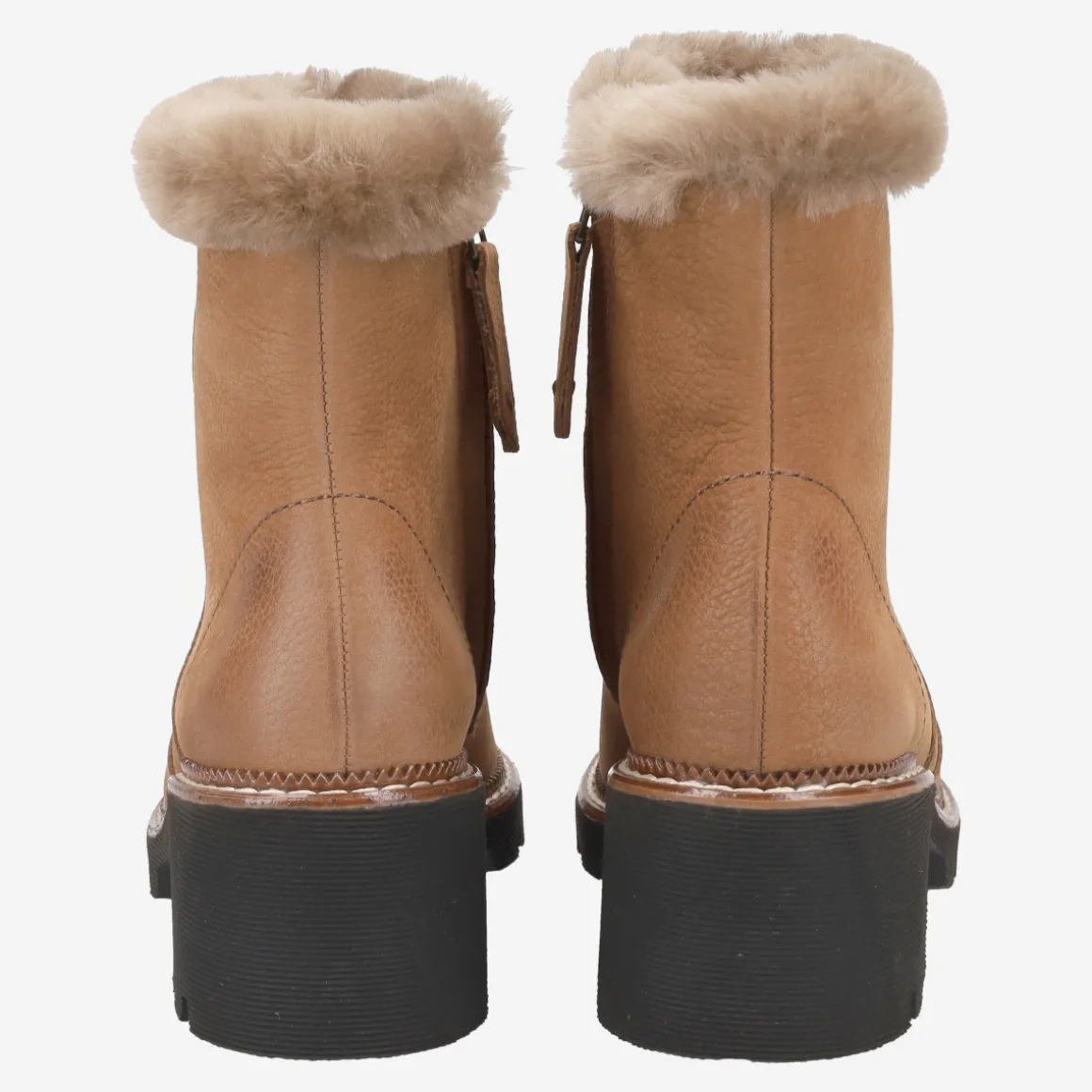 Ankle boot with lambskin