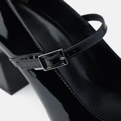 Clasp pumps