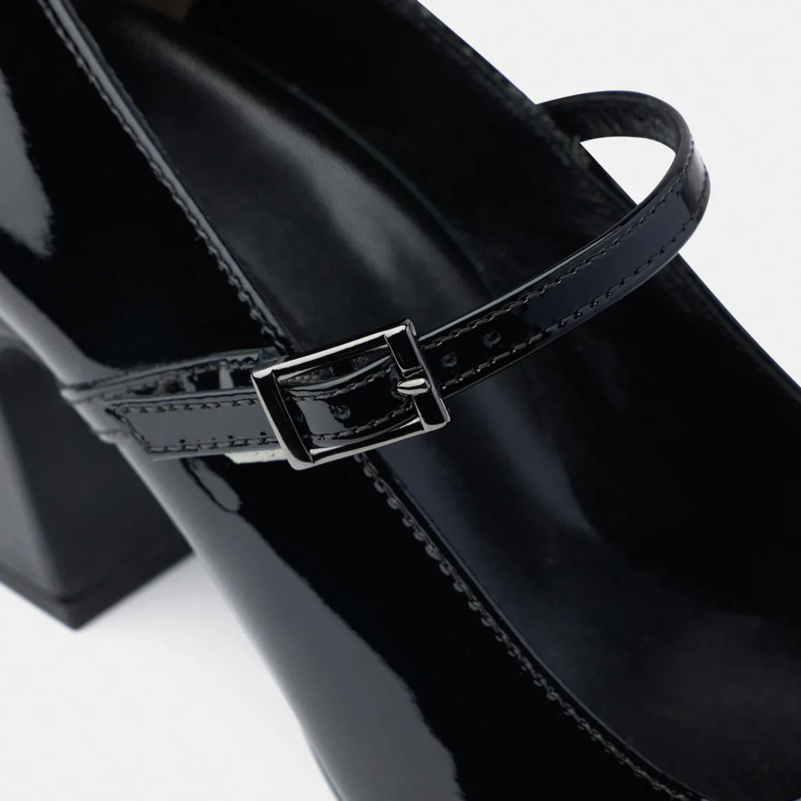 Clasp pumps