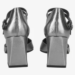 Clasp pumps