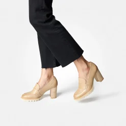 High-front pumps