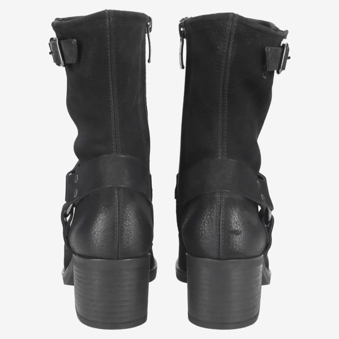 Lace-up ankle boot