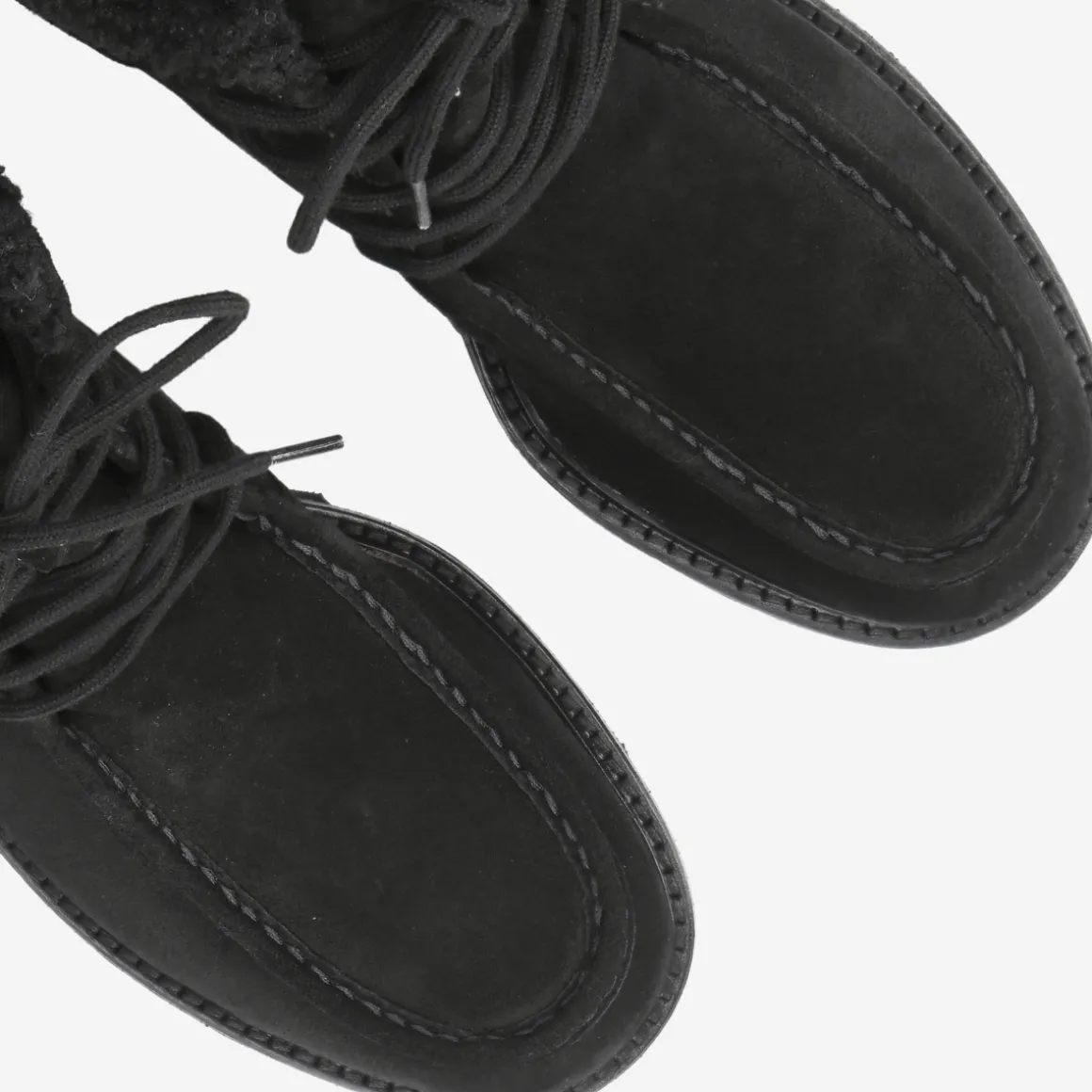 Lace-up bootie with warm lining