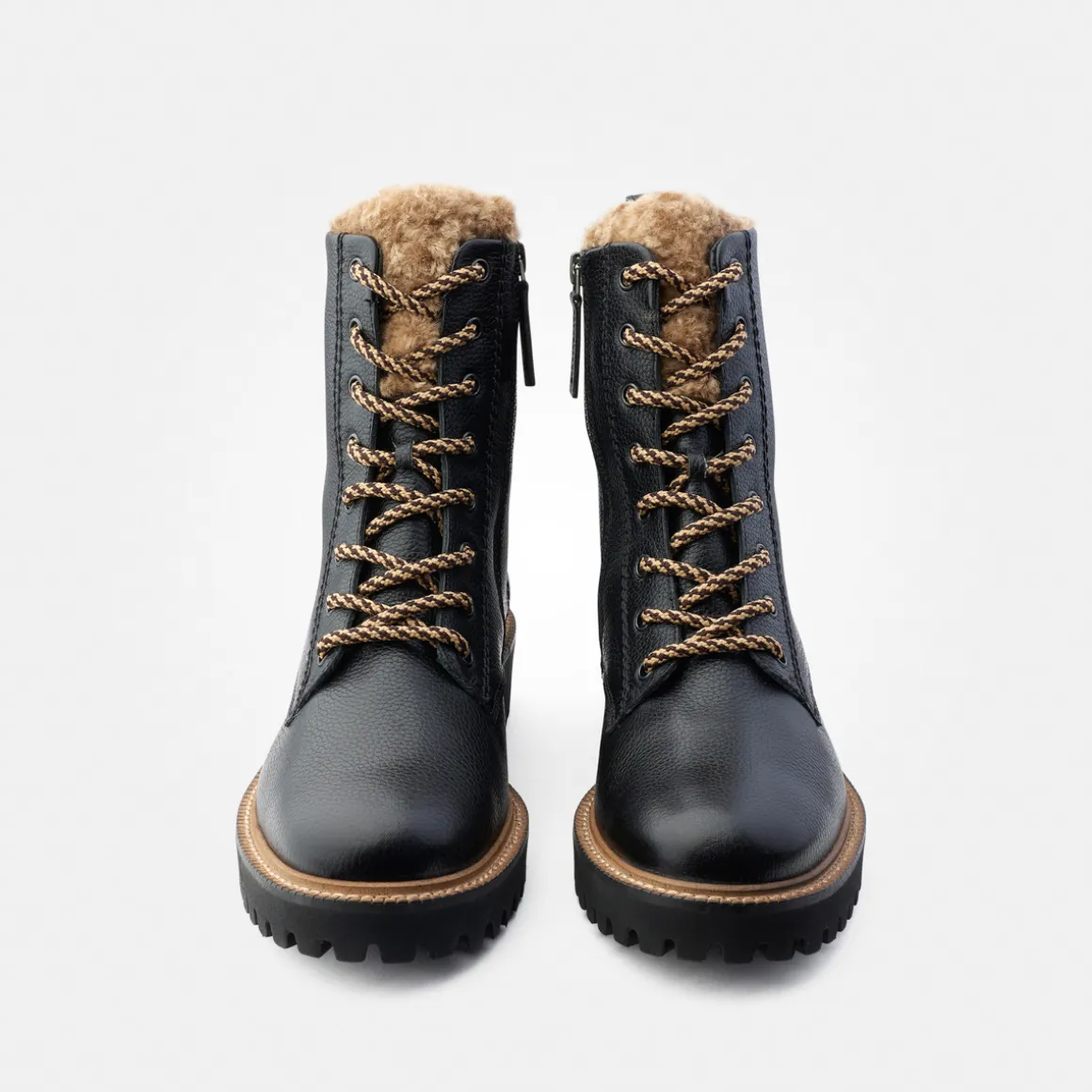 Lace-up bootie with warm lining