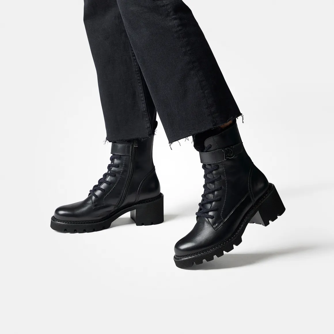 Lace-up bootie with warm lining