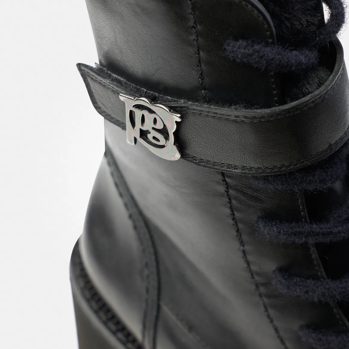 Lace-up bootie with warm lining