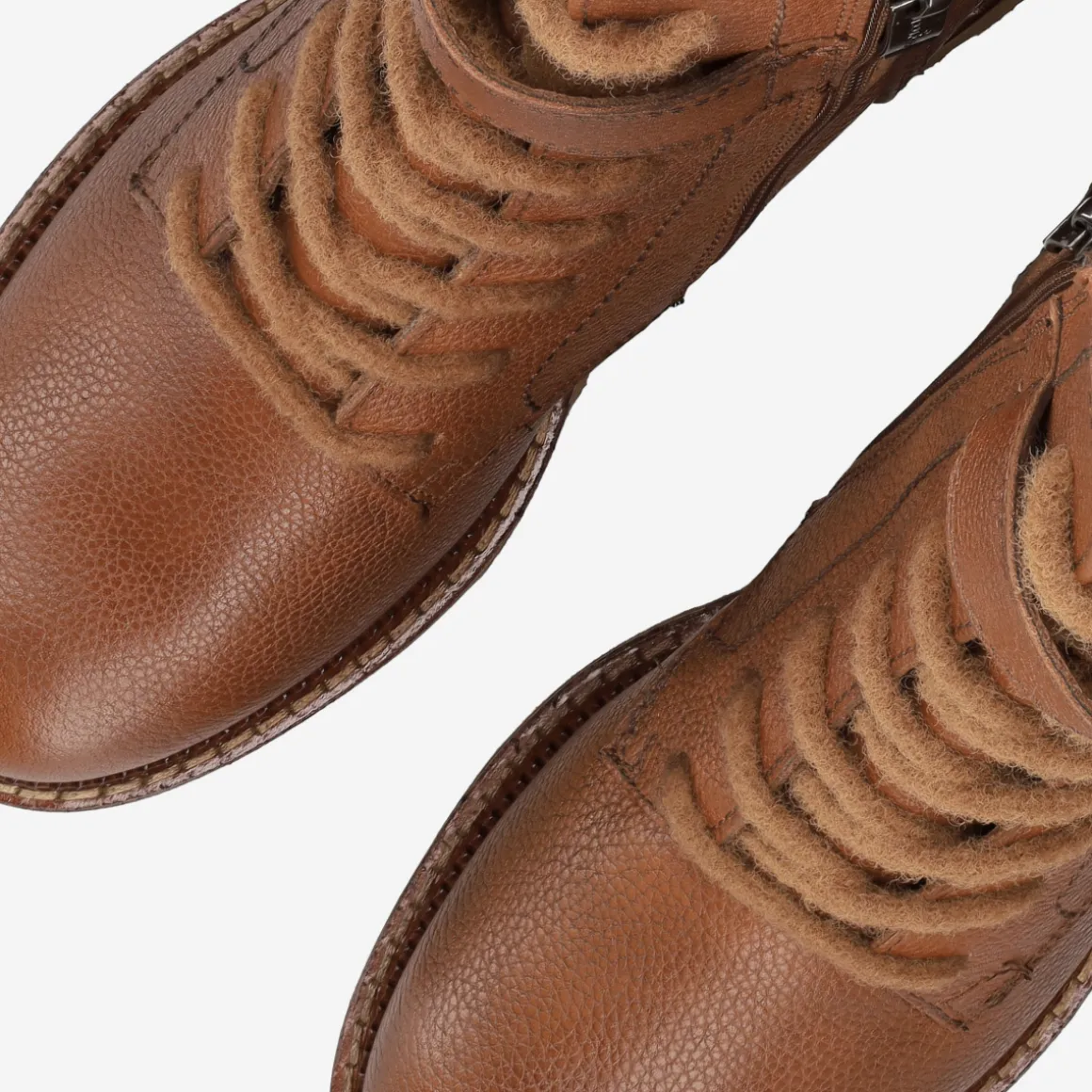Lace-up bootie with warm lining