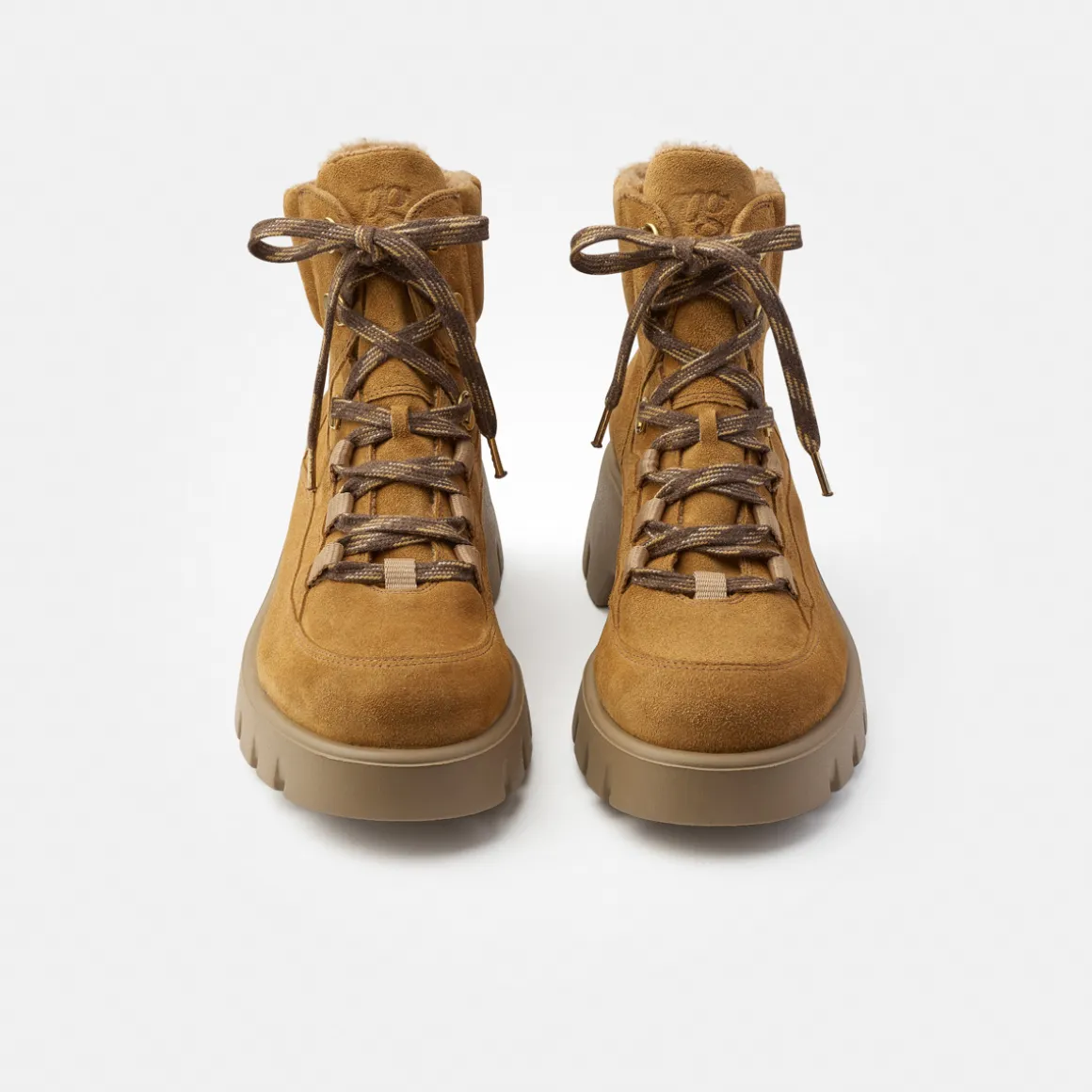 Lace-up bootie with warm lining