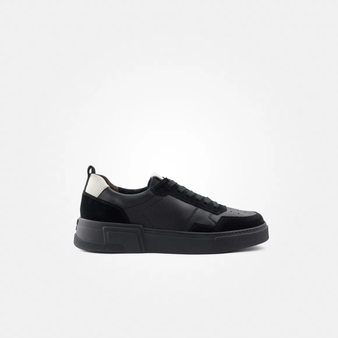 Pauls with removable footbed