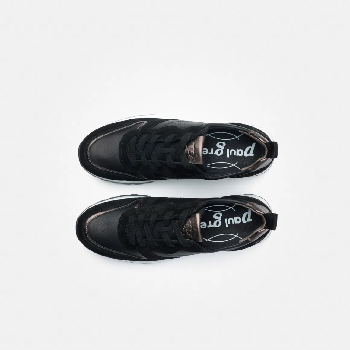Sneaker with removable footbed