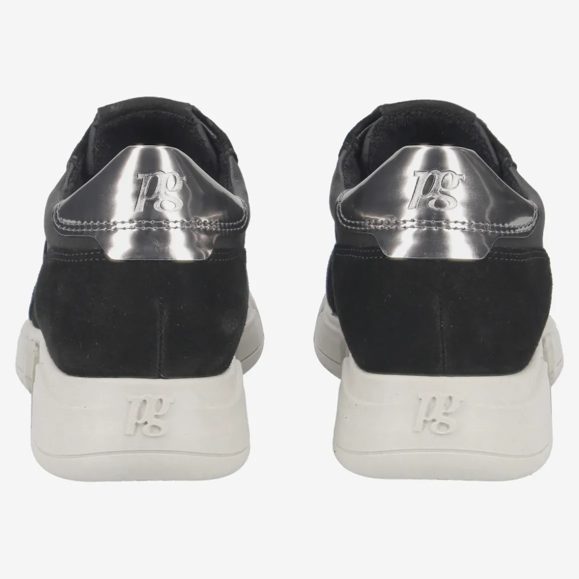 Sneaker with removable footbed