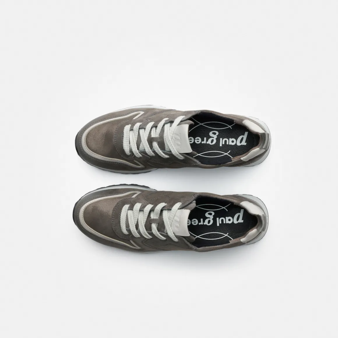 Sneaker with removable footbed