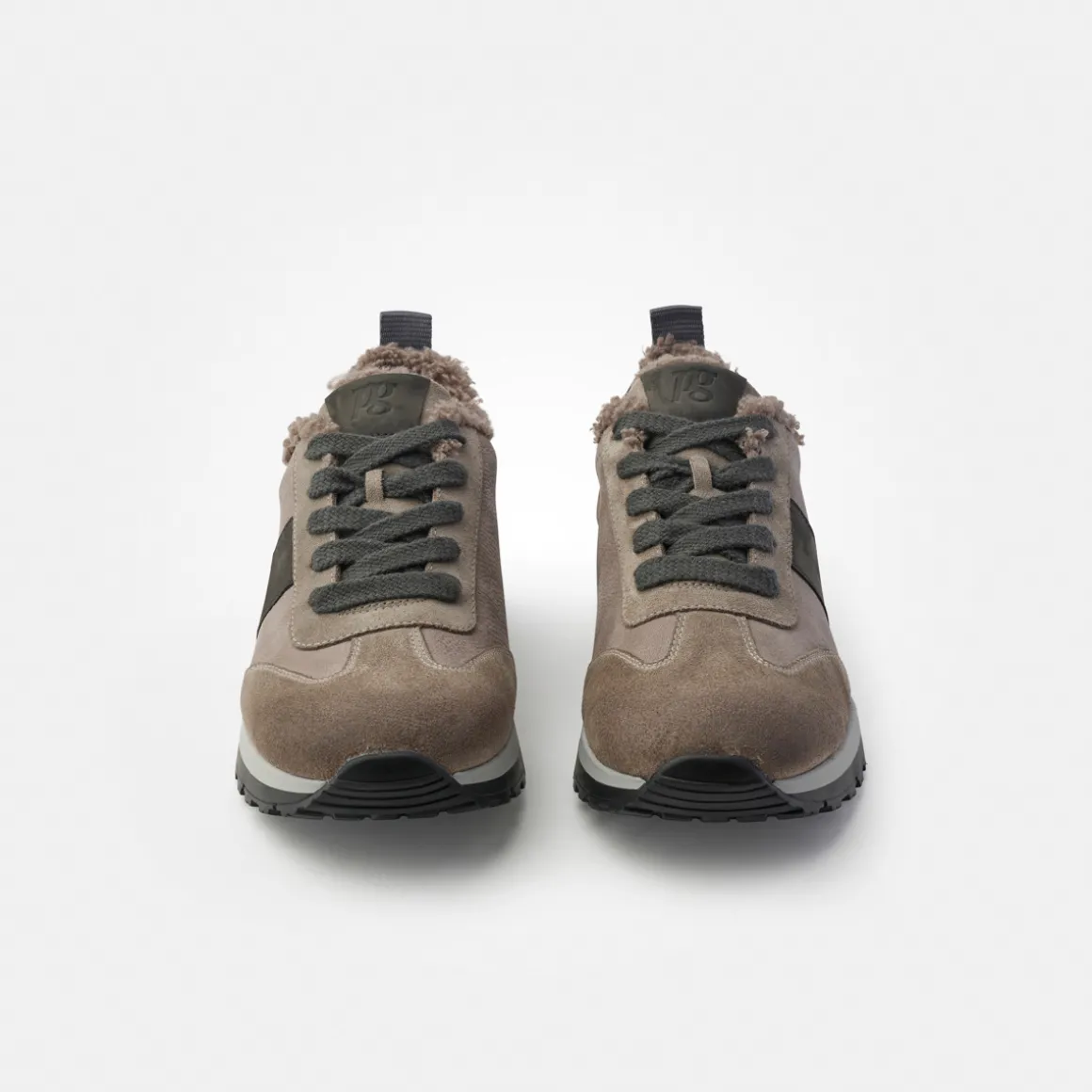Sneaker with removable footbed