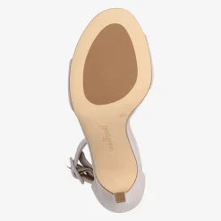 Strappy sandal