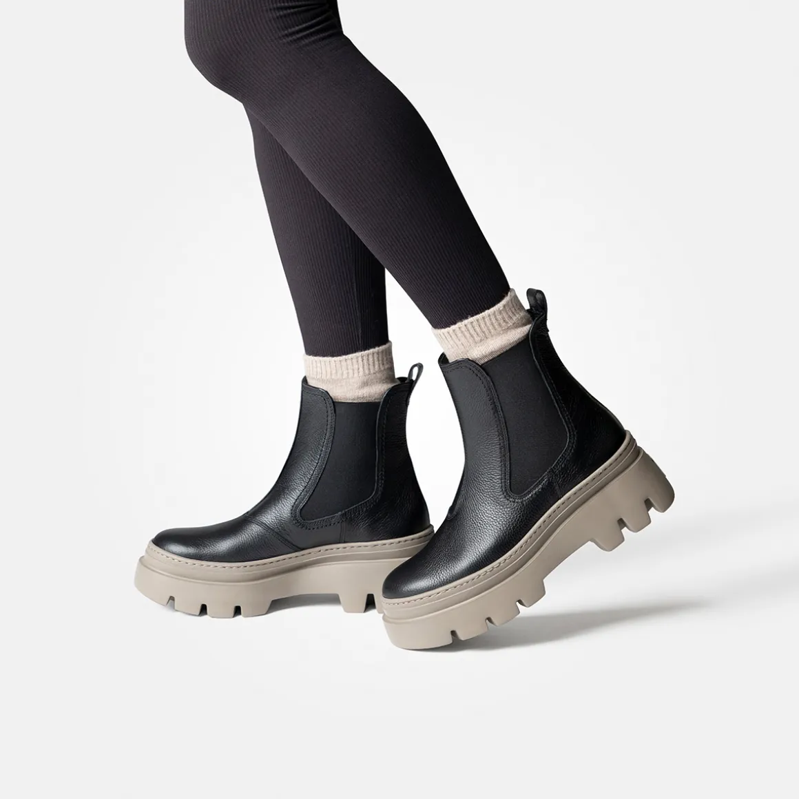 SUPER SOFT Chelsea boots